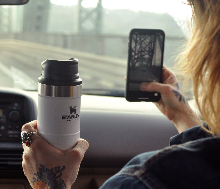Vasos térmicos: la solución perfecta para mantener tus bebidas calientes o frías en casa y en movimiento